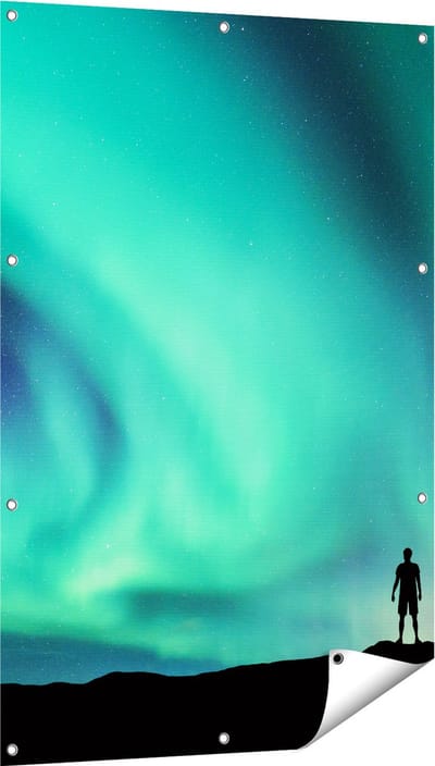 Gards Tuinposter Man bij het Groene Noorderlicht - 80x120 cm - Tuindoek - Tuindecoratie - Wanddecoratie buiten - Tuinschilderij