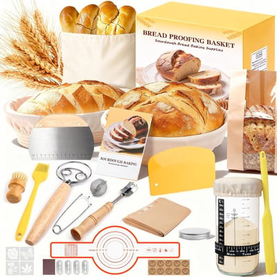 KZQ Zuurdesemset met alle benodigdheden voor het bakken van zuurdesembrood, ronde en ovale broodmandjes, broodspit, rijspot, deegklopper, deegschraper, sjablonen en zakjes, een complete geschenkset voor het bakken van zuurdesembrood.