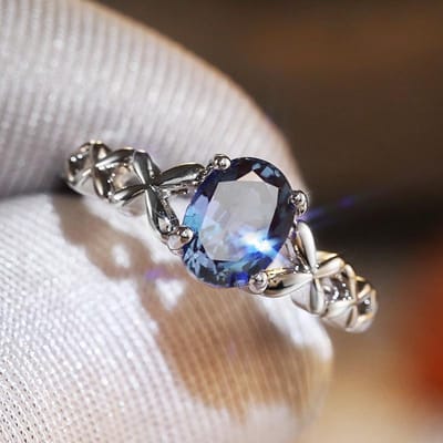 Huitan Romantische Solitaire Blauwe Ovale CZ Ring voor Dames met Fancy Kruis Twijn Design Bruiloft Verjaardag Feest Mode Sieraden 7&SILVER PLATED gray