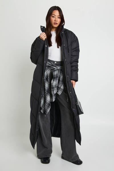 boohoo Dames Lange capuchon met quilt-detail maxi donsjas | Zwart | Maat: 38