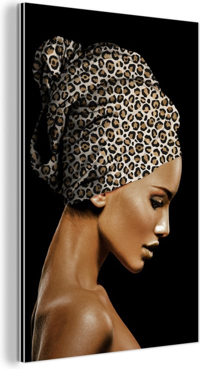Wanddecoratie Metaal - Aluminium Schilderij Industrieel - Vrouw - Hoofddoek - Tijgerprint - 60x90 cm - Dibond - Foto op aluminium - Industriële muurdecoratie - Voor de woonkamer/slaapkamer