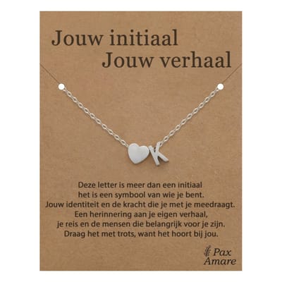 Letter K ketting op Cadeau Kaartje - Jouw initiaal, jouw verhaal - 45cm Zilverkleurig Stainless Steel - Initiaal & Hartje Hanger - Pax Amare