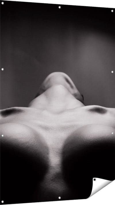 Gards Tuinposter Vrouwen Borsten - Erotiek - Zwart Wit - 100x150 cm - Tuindoek - Tuindecoratie - Wanddecoratie buiten - Tuinschilderij
