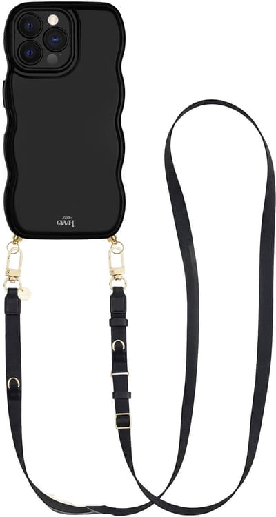 xoxo Wildhearts Glossy Wavy Cord Case Black - Geschikt voor iPhone 12 Pro Max - Lanyard Strap (Black) - Lang koord - Glimmend telefoonhoesje met golven - Hoesje met koord - Stevig telefoonkoord - Lange telefoonketting - Zwart hoesje