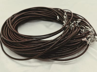 1+1 gratis - Echt leer - ketting - Bruin - RVS sluiting. Stoer voor alle soort hangers. L 50 cm x D 3mm