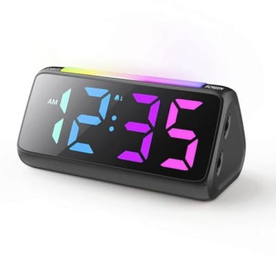 Superluide digitale wekker met RGB-nachtlampje en dubbel alarm voor zware slapers