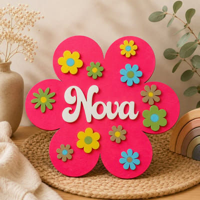 Naambordje Flower Power - Vrolijk naambordje voor iedere kamer en slaapkamer - perfecte decoratie voor de kinderkamer - 30,5cm breed en 31cm hoog