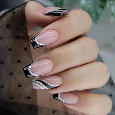 Middelgrote kunstnagels in 24-pack, Franse stijl met zwarte strepen, glanzend voor dames en meisjes