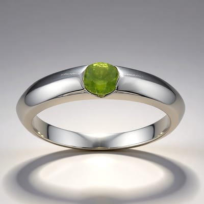 Cavill - Zilveren ring 925 Sterling Zilver - Vesuvianiet 0,459 ct - Ronde geslepen groene edelsteen - elegante channel zetting - Handgemaakt
