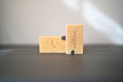 Kurkuma 100% natuurlijke zeep bar 60 gram - met effectieve ingrediënten tegen eczeem en jeuk - hydraterend, verzorgend en beschermend