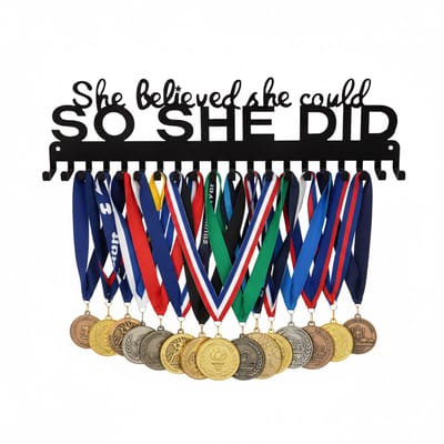Janse® Medaille rek She believed she could- Medaille organizer zwart - Medaillehanger - Wanddecoratie - Opbergsysteem - Metalen medaille display - Haken voor prijzen - Kapstok voor medailles - Winnaars cadeau - Wedstrijd prijzen - Medaille houder