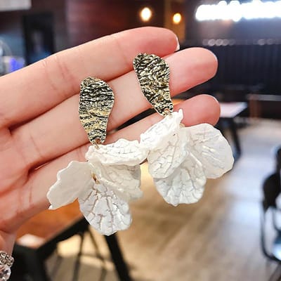 Koreaanse Witte Acryl Bloemblaadje Druppeloorbellen Voor Dames Mode Statement Schelp Bloemen Trend Legering Hanger Oorbel Sieraden white