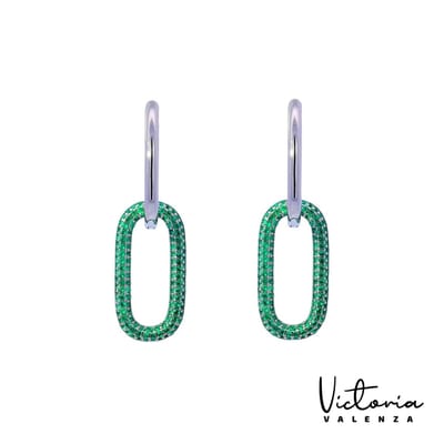 Victoria Valenza Zilverkleurige lange link oorbellen met groene zirkonia stenen – Oorbellen – Zilveren oorbellen – Oorbellen dames – Oorbellen Zilver – Zilver – Zirkonia stenen – 1 paar