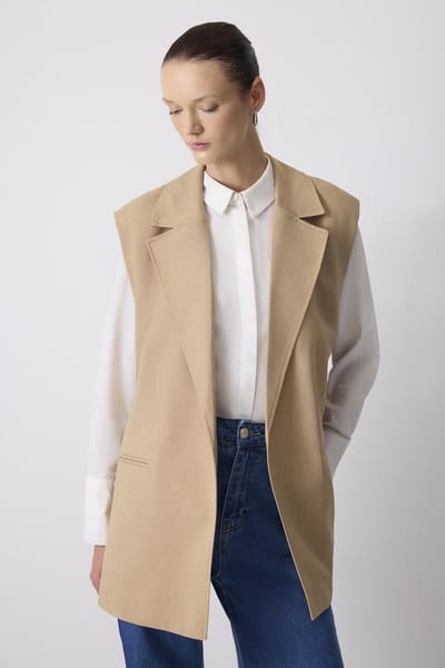 Touché Privé - Double-breasted gilet met riem - Camel - Dames