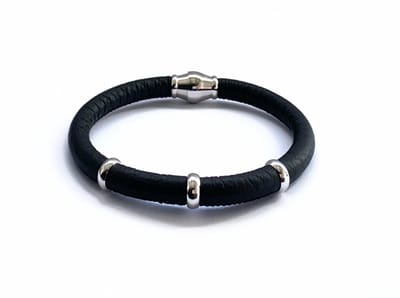 NIEUW! Jolla - dames armband zilver - leer - magneetsluiting - bedels - Single Silver - Zwart