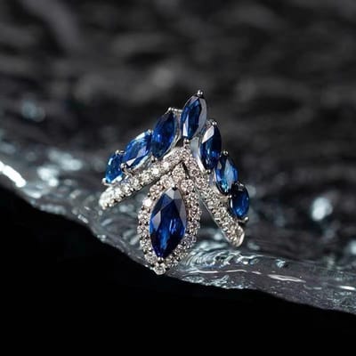 Bagues Couronne Exquises et Précieuses en Forme de Goutte d'Eau Saphir pour Femmes Bijoux de Mariage Luxueux Anneau Bleu resizable gray