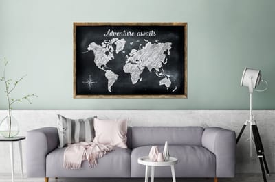 Aluminium schilderij 180x120 cm - Wanddecoratie metaal - Wereldkaart - Krijtbord - Wit - Metalen muurdecoratie woonkamer - Decoratie industrieel - Foto op dibond - Industriële accessoires slaapkamer