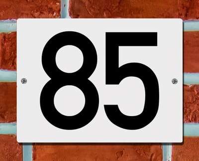 Huisnummerbord Wit - Nummer 85 - 15 x 12 cm - incl. bevestiging | - naambord - nummerbord - voordeur