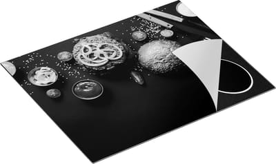 Chefcare Inductie Beschermer Hamburger Ingrediënten op een Zwarte Marmeren Plaat - Zwart Wit - 65x50 cm - Afdekplaat Inductie - Kookplaat Beschermer - Inductie Mat
