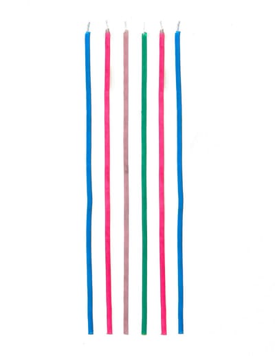 SURPRISEZ VOUS - 18 sprankelende lange gekleurde kaarsen 16 cm voor taart