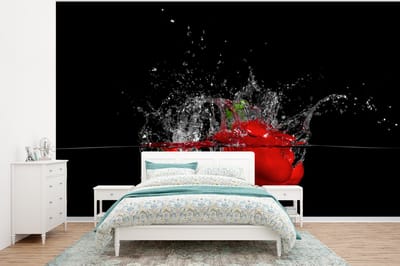 Behang - Fotobehang Paprika - Groente - Stilleven - Water - Rood - Breedte 320 cm x hoogte 240 cm