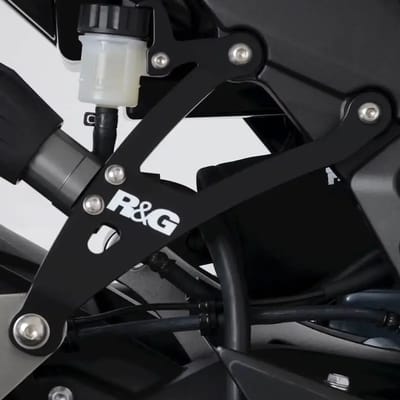 Uitlaatdempers en achterste voetsteun afdekkappen R&G Racing Kawasaki
