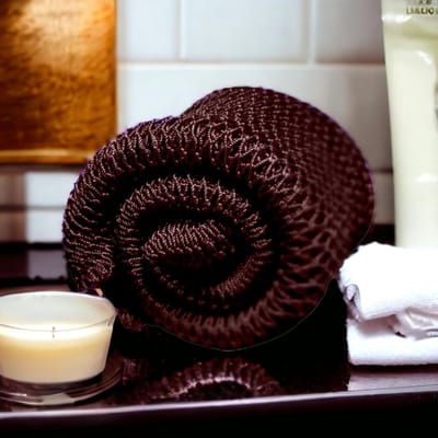 Famanu – Douchenet voor exfoliëren en rijk schuimen, extra large formaat, nylon uitvoering, geschikt voor dagelijks gebruik, bruin