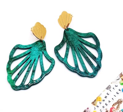 Jeannette-Creatief® - Resin - Resin Oorbellen Schelp Waaier Large Diepzee Groen Glitter RVS Schelpoorstekers Goud - Groene Oorbellen - Oorbellen goud - Resin Oorbellen – Oorbellen - Beach - Sieraden - Emerald Green - Transformative Teal - Teal Green