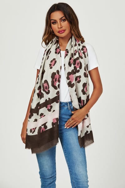 Schal mit Leoparden- en Streifenmuster en Fransenkanten in Pink en Schwarz