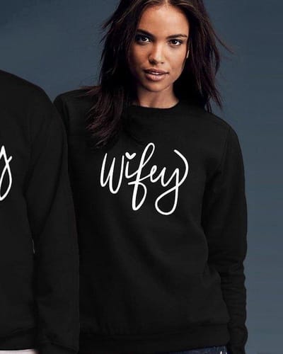 Hubby / Wifey Trui (Wifey - Maat S) | Koppel Cadeau | Valentijn Cadeautje voor hem & haar