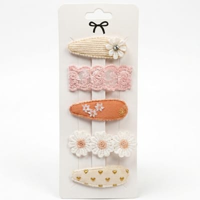 Peach en wit haarspeldjes set voor meisjes – textiel haarspeldjes met bloemen – 5 stuks – pastel clips met geborduurde details en hartjes patroon