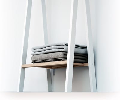 AT4 - Kinderkledingrek HOOKI in hout Wit en Beuken 50 x 30 x 130 cm