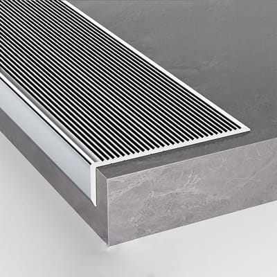 Trapneusprofiel Aluminium - Randbeschermer Trappen - Veilige Trappen Creëren - Antislip Gekartelde Groeven - 90 cm Lengte - Zilver