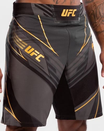 UFC Venum Authentic Fight Night Heren Short Long Fit Champion - XL - Jeans Maat 36