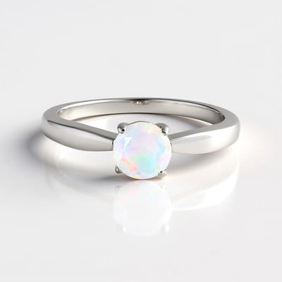 Cavill - Zilveren Ring met Welo Opaal 0,446 ct - 925 Sterling Zilver Geplatineerd - Elegante Ronde Opaal in Kralenfassung - Damesring 23x20 mm