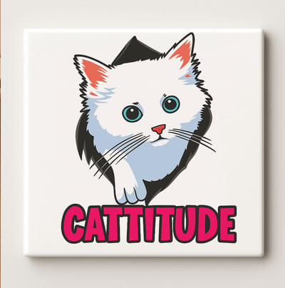 Cattitude Grappige Kat Art Tegel – 15x15cm Schattige Keramische Wanddecoratie, Cadeau voor Kattenliefhebbers & Huisdiereigenaren
