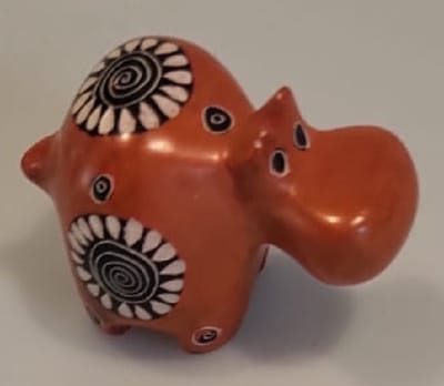 Nog meer sfeer in uw woonomgeving met deze prachtig handgemaakte nijlpaard! Een bijzondere nijlpaard gemaakt van speksteen, een zachte natuursteen. Vindt een gezellig plekje in huis, serre/tuinkamer of in de werkkamer. Voor uzelf of als Cadeau