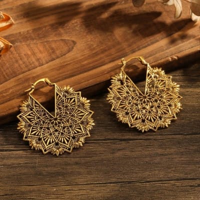 Boucles d'oreilles créoles florales ajourées vintage pour femmes Design de niche Boucles d'oreilles mode ethnique Bijoux de fête Cadeaux or
