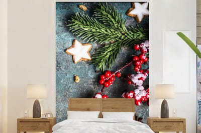 Behang - Fotobehang Kerst - Rustiek - Takken - Steranijs - Bes - Rood - Breedte 200 cm x hoogte 300 cm
