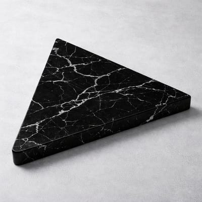 LuxuryQuarry Nero Marquina Marmeren Snijplank – Driehoek – 30 x 30 cm – Zwart – Luxe Serveerschaal