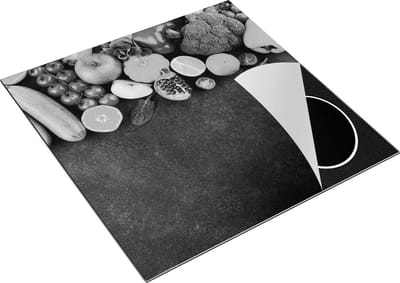 Chefcare Inductie Beschermer Groente en Fruit op Zwarte Marmer - Zwart Wit - 78x78 cm - Afdekplaat Inductie - Kookplaat Beschermer - Inductie Mat