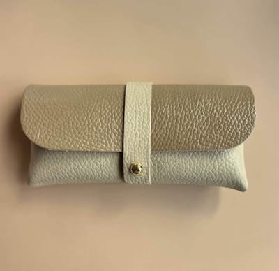 Zonnebrilhoes Taupe & Beige | Colorblock | Echt leer 100% | 16 x 8 cm | Accessoire | Zonnebril | Modern | Hip | Trendy | Fashion | Brildrager | Gadget | Sunglasses Wallet | Zon | Lente Zomer | Accessoires | Dames | Heren | Kind | Brillenkoker