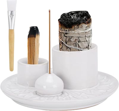Witte keramische wierookschaal met borstel en houder voor Palo Santo en salie, perfect voor meditatie en huisdecoratie