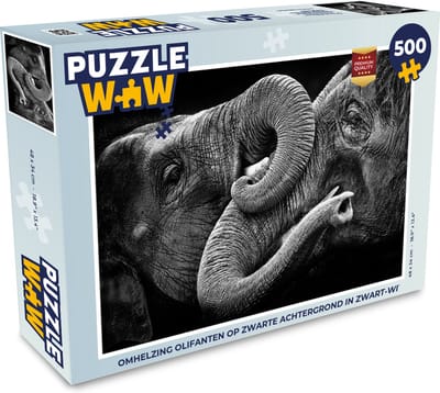 Puzzel Omhelzing olifanten op zwarte achtergrond in zwart-wit - Legpuzzel - Puzzel 500 stukjes