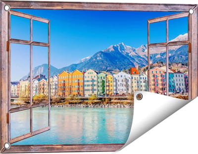 Gards Tuinposter Doorkijk Gekleurde Huisjes in Innsbruck, Oostenrijk - 60x40 cm - Tuindoek - Tuindecoratie - Wanddecoratie buiten - Tuinschilderij