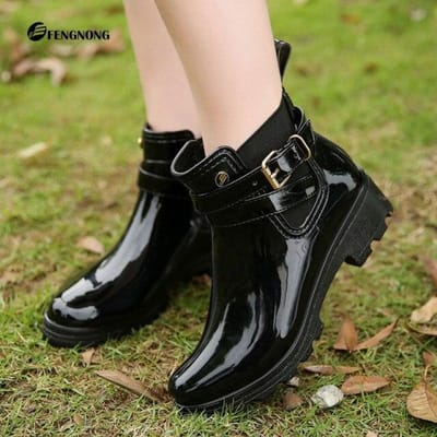 Vier Vrouwen Pvc Regenlaarzen Enkel Waterdichte Schoenen Waterschoenen Vrouwelijke Galochen Rubber Korte Regenlaarzen Lente Winter Laarzen 35 zwart