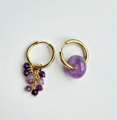 Mismatched oorringen met Amethist hanger - Hoops - Edelstenen sieraad - Facet geslepen - Donut - Paarse Damesoorbellen