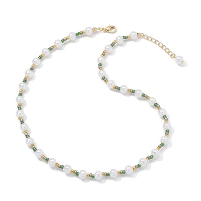 Kralen ketting voor heren en dames met witte parels en goudgroene accenten – verstelbare sluiting – unisex parelketting