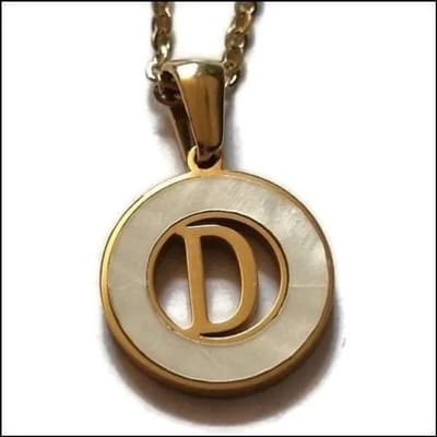 Aramat Jewels | Halskettingen | Initiaal Ketting Goudkleur met Schelp Inlay 45cm - Personaliseerbaar | D | |1,5mm | Staal | Volwassenen | Verkleurd niet