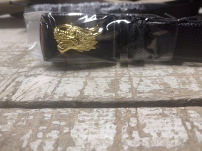 RR22-66.g.g : zwart leren riem, goudkl drakenkop buckle, goudkl zijde, 125cm